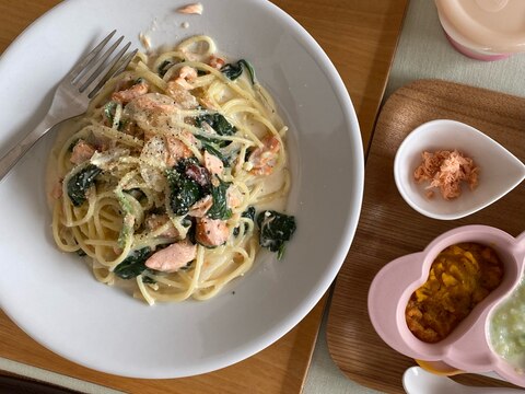 余った離乳食で!鮭とほうれん草のクリームパスタ